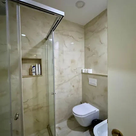 Rest Bllok Apartamento Tirana